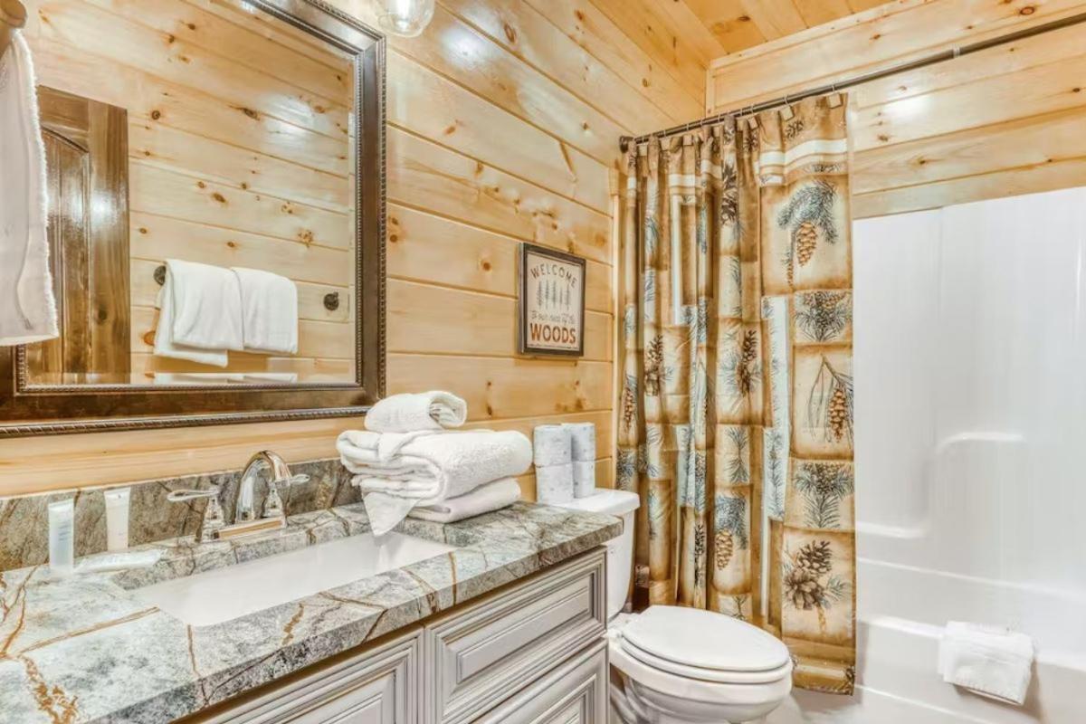 The Great Dogwood Manor By Stony Brook Cabins แกตลิงเบิร์ก ภายนอก รูปภาพ