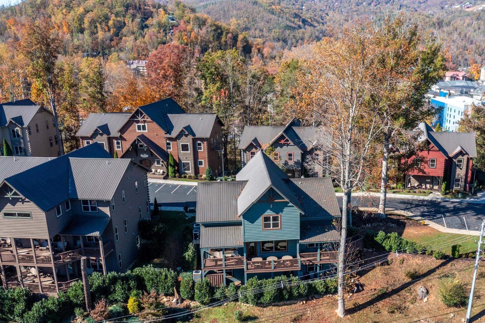 The Great Dogwood Manor By Stony Brook Cabins แกตลิงเบิร์ก ภายนอก รูปภาพ