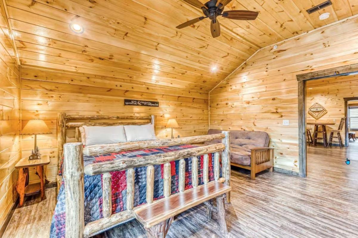 The Great Dogwood Manor By Stony Brook Cabins แกตลิงเบิร์ก ภายนอก รูปภาพ