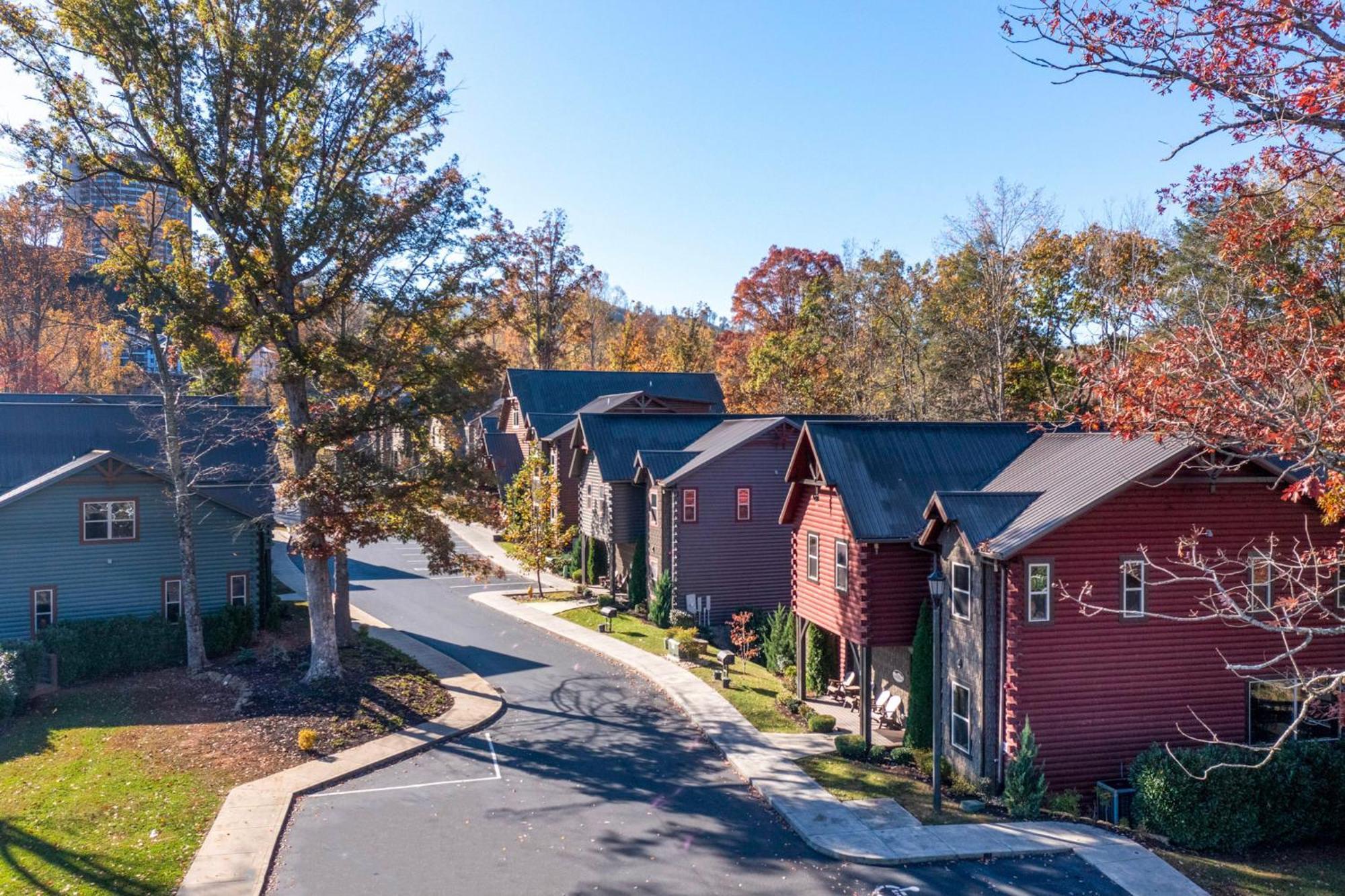 The Great Dogwood Manor By Stony Brook Cabins แกตลิงเบิร์ก ภายนอก รูปภาพ