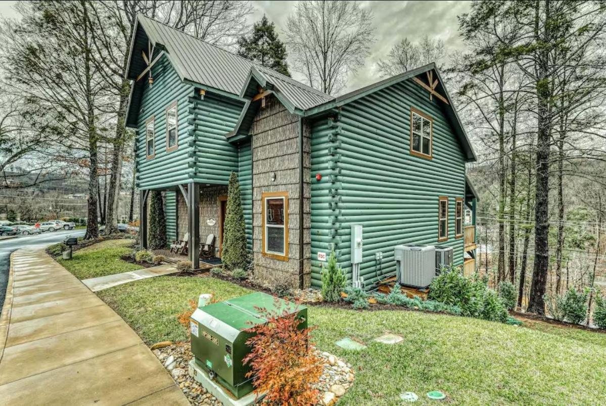 The Great Dogwood Manor By Stony Brook Cabins แกตลิงเบิร์ก ภายนอก รูปภาพ